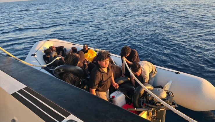İzmir açıklarında 20 sistemsiz göçmen yakalandı
