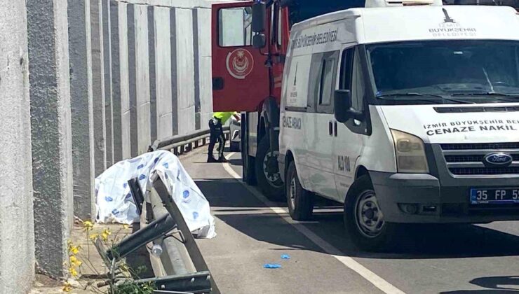 İzmir’de demir bariyere çarpan motosikletin şoförü hayatını kaybetti