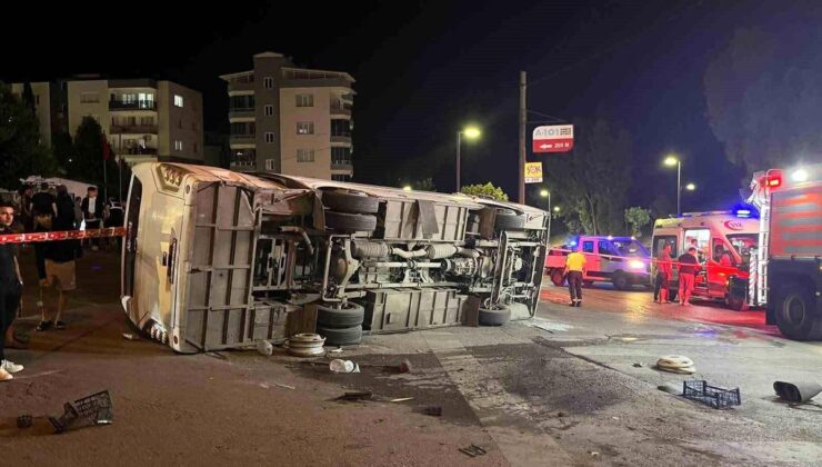 İzmir’de servis otobüsü ile araba çarpıştı: 4 yaralı