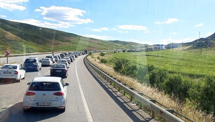 Trabzon’dan batıya dönüş kabusu: Ankara ve İzmir yolları büsbütün kilitlendi