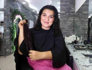 5 yıllık saçını kanserli çocuklara bağışladı