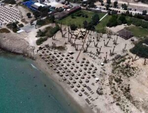 Önü plaj, arkası tarla: Organik plajda elektrik güneşten, ikramlar bahçeden